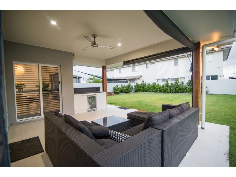 Hope Island QLD 4212