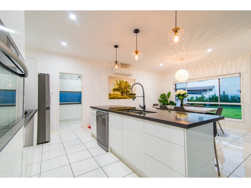 Hope Island QLD 4212