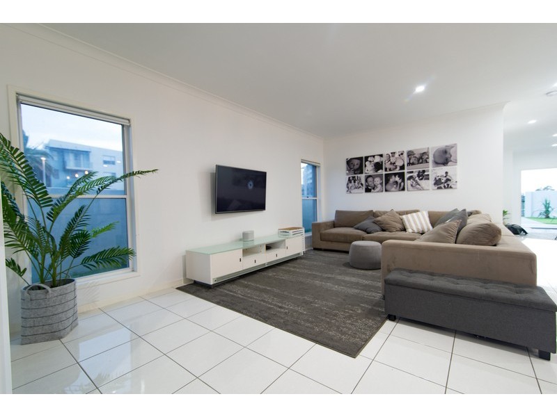 Hope Island QLD 4212
