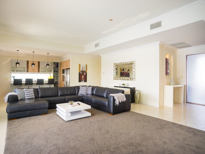 15 Manacor Place, Coombabah QLD 4216