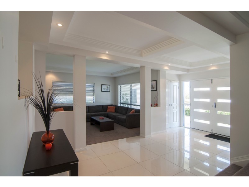 23 Cerbaia Close, Bridgeman Downs QLD 4035