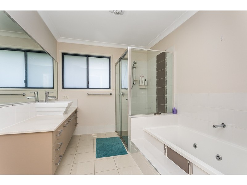 23 Cerbaia Close, Bridgeman Downs QLD 4035