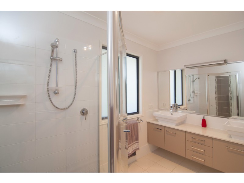 23 Cerbaia Close, Bridgeman Downs QLD 4035