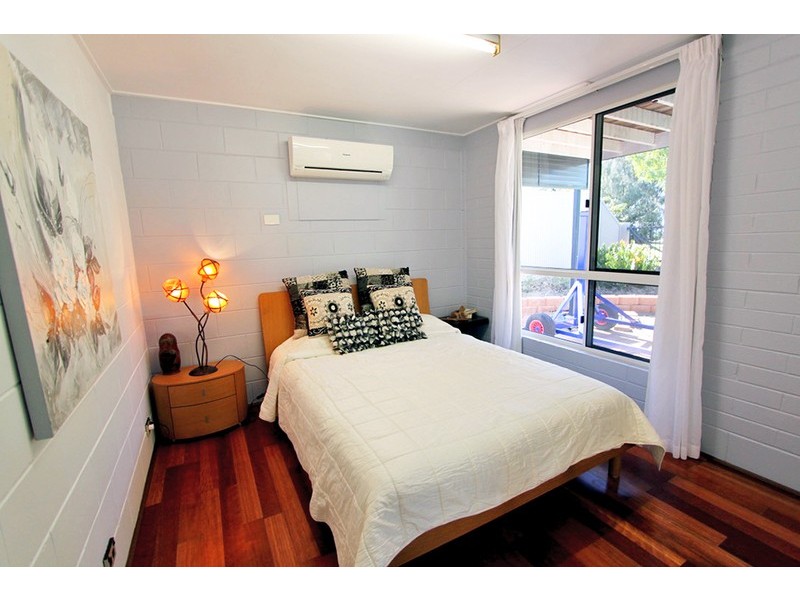 24 Reef Street, Saunders Beach QLD 4818