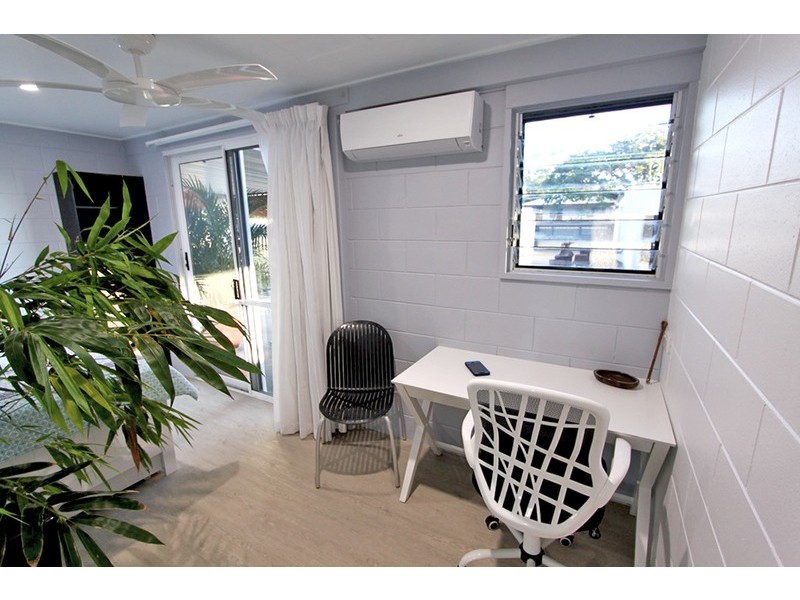 24 Reef Street, Saunders Beach QLD 4818