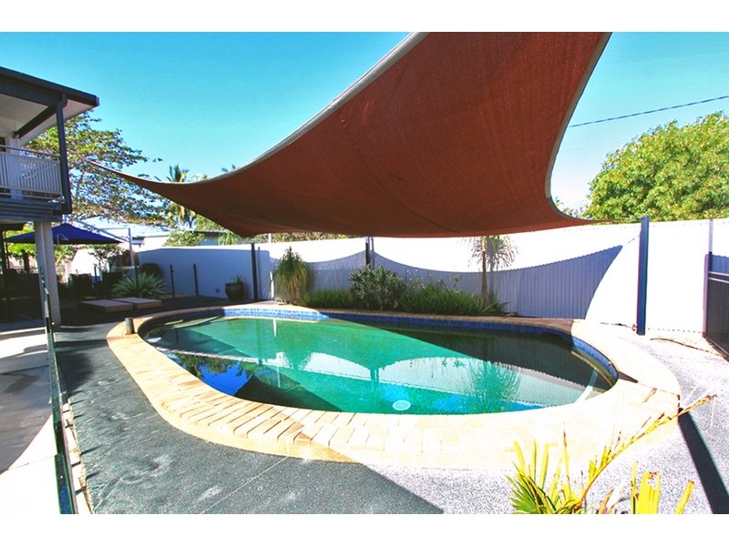 24 Reef Street, Saunders Beach QLD 4818