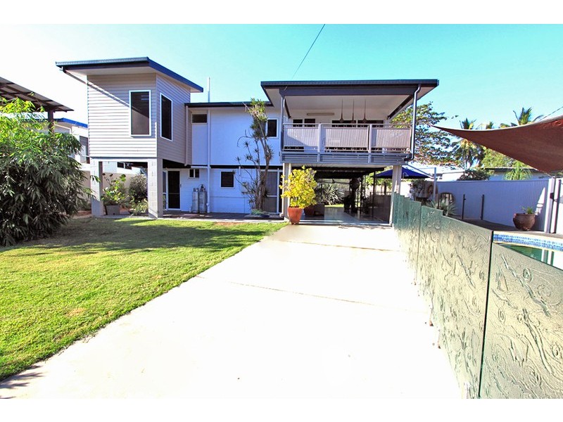 24 Reef Street, Saunders Beach QLD 4818