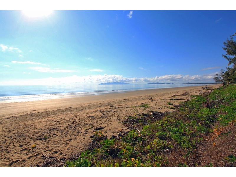24 Reef Street, Saunders Beach QLD 4818