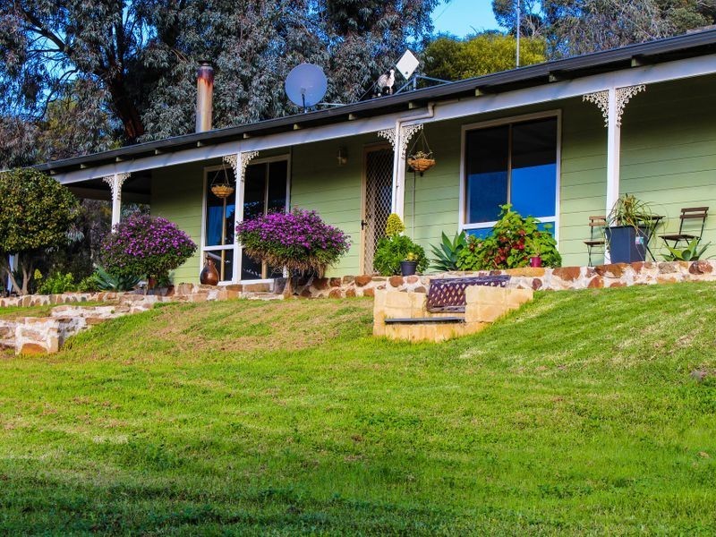 117 Railway Road, Clackline WA 6564