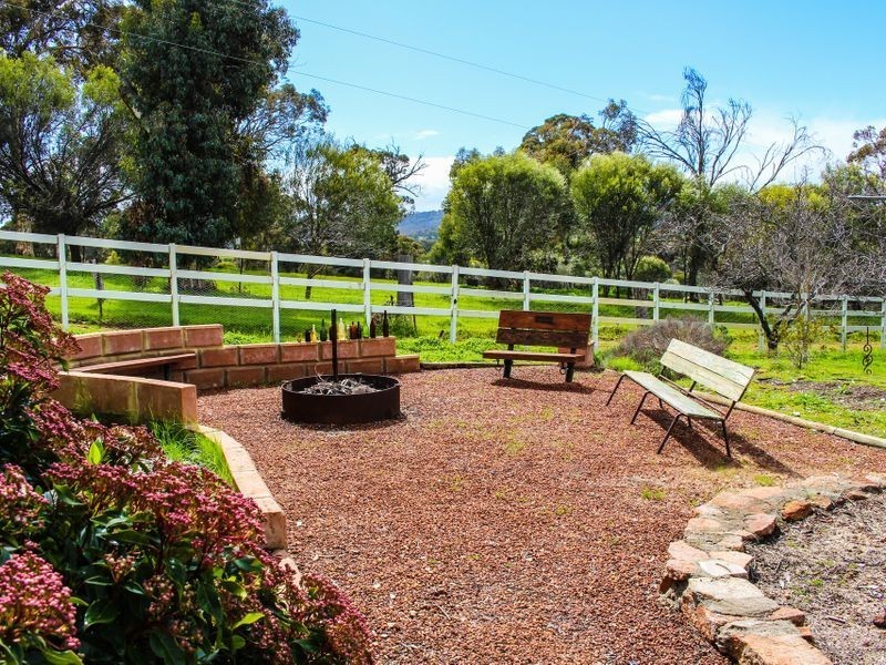 117 Railway Road, Clackline WA 6564