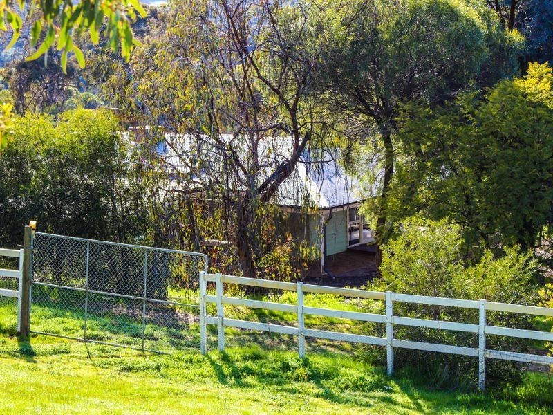 117 Railway Road, Clackline WA 6564