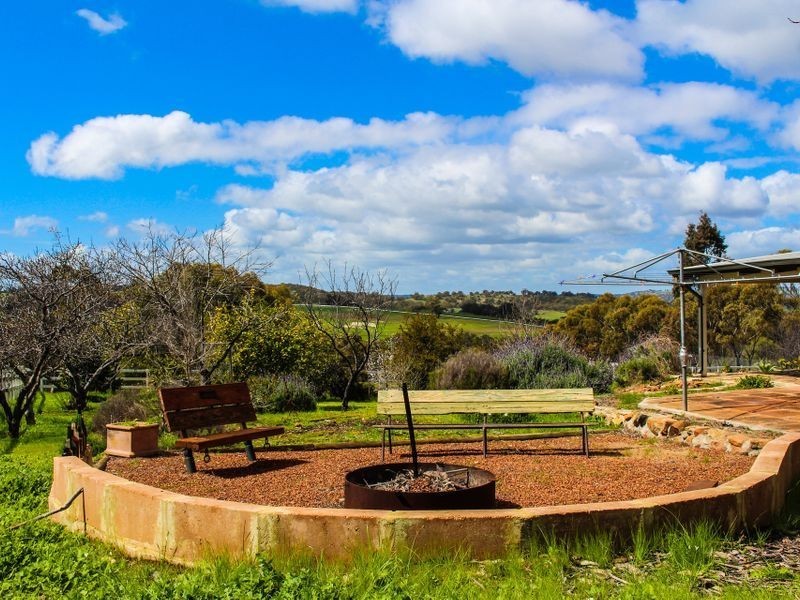 117 Railway Road, Clackline WA 6564