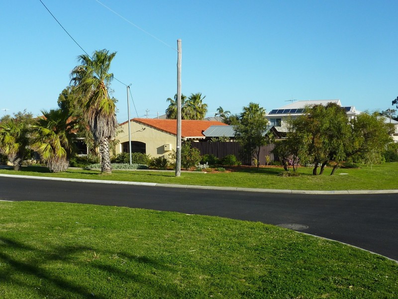 2 Windsor Place, Kallaroo WA 6025