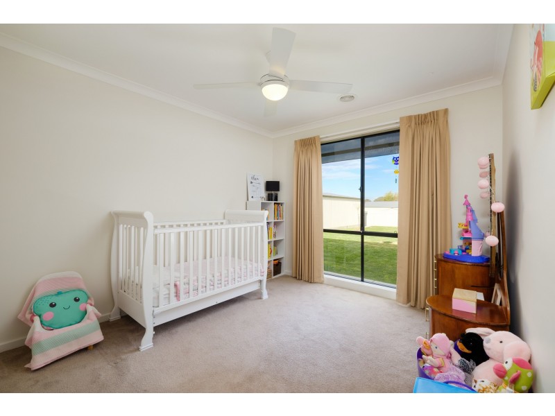 26 Brewer Drive, West Wodonga VIC 3690