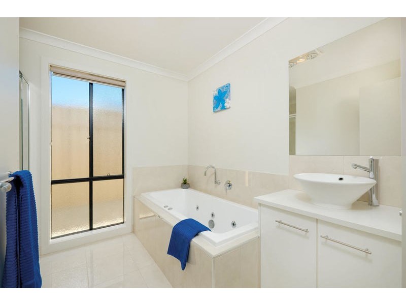 26 Brewer Drive, West Wodonga VIC 3690