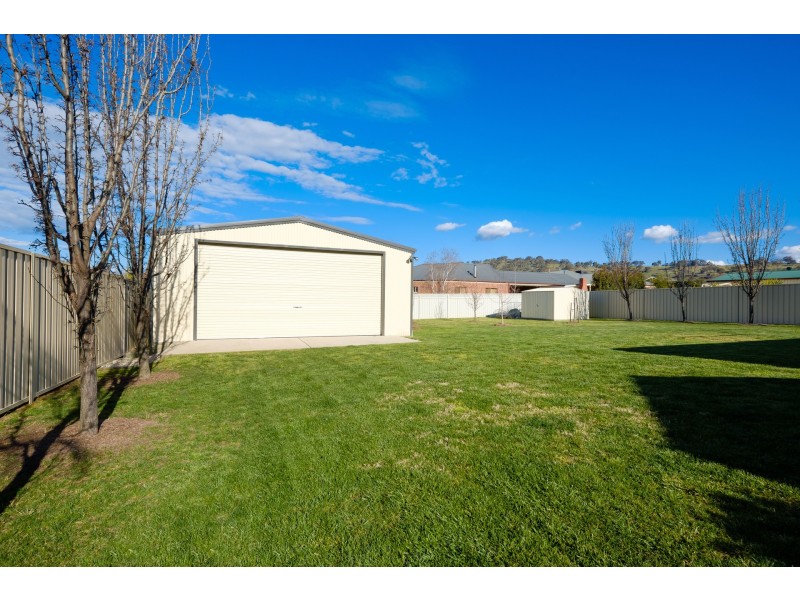 26 Brewer Drive, West Wodonga VIC 3690