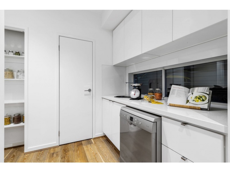 18 Ellaroo Circuit, Clyde North VIC 3978