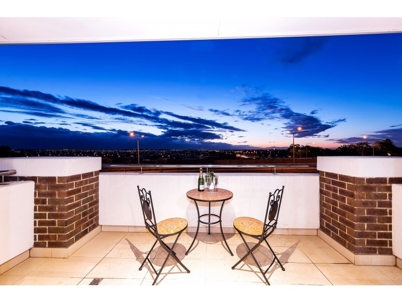 18 Ellaroo Circuit, Clyde North VIC 3978