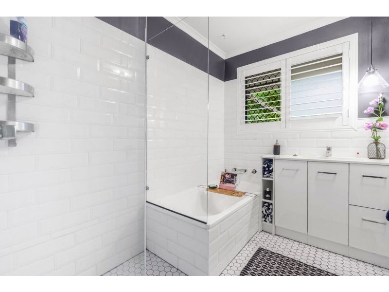 27 Dargie Avenue, Collingwood Park QLD 4301