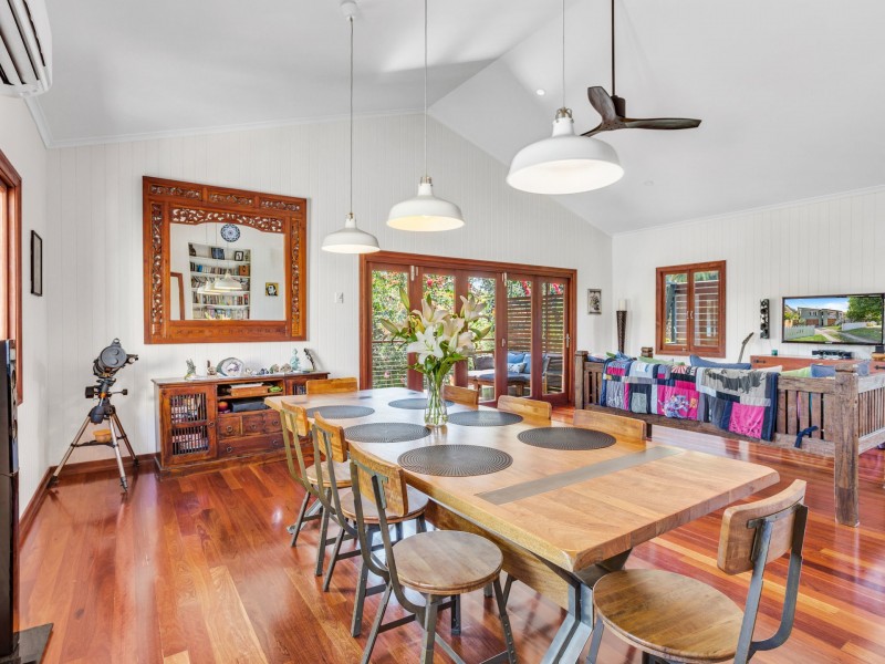 11 Barton St, Sandgate QLD 4017