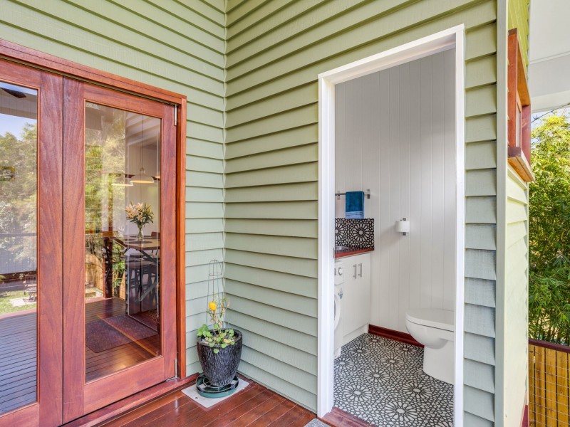 11 Barton St, Sandgate QLD 4017