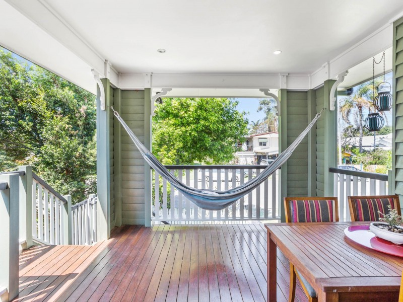 11 Barton St, Sandgate QLD 4017