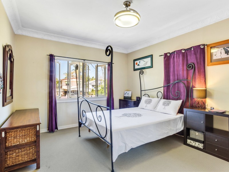 11 Barton St, Sandgate QLD 4017