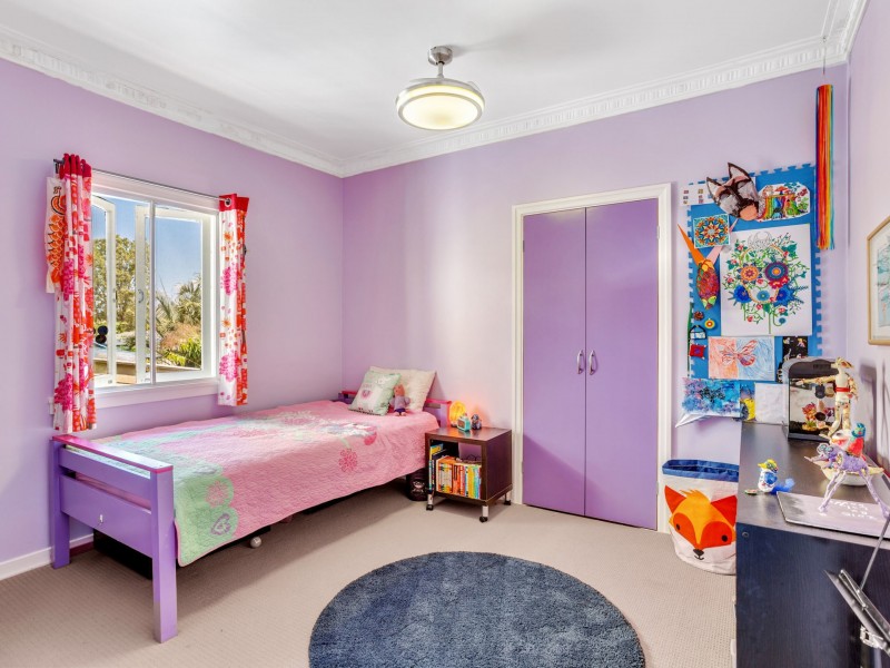 11 Barton St, Sandgate QLD 4017