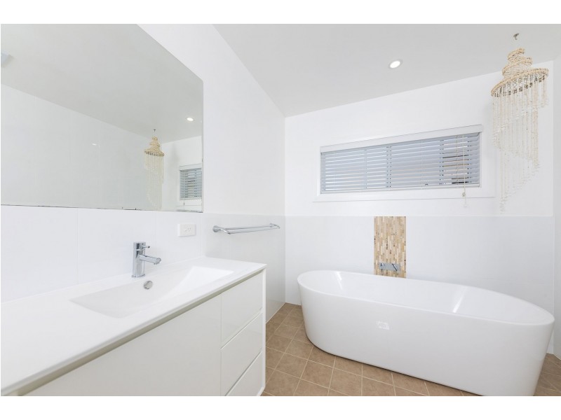 12 Threadfin Court, Old Bar NSW 2430