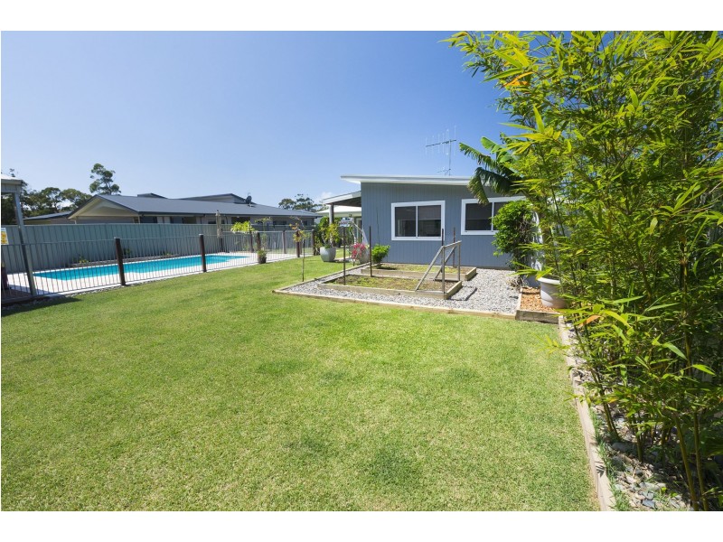 12 Threadfin Court, Old Bar NSW 2430