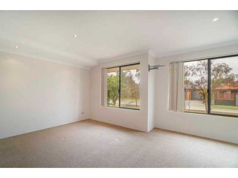 21 Vinciullo Way, Sinagra WA 6065
