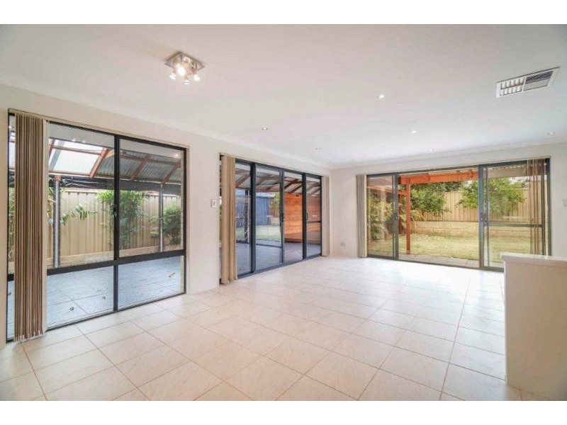 21 Vinciullo Way, Sinagra WA 6065