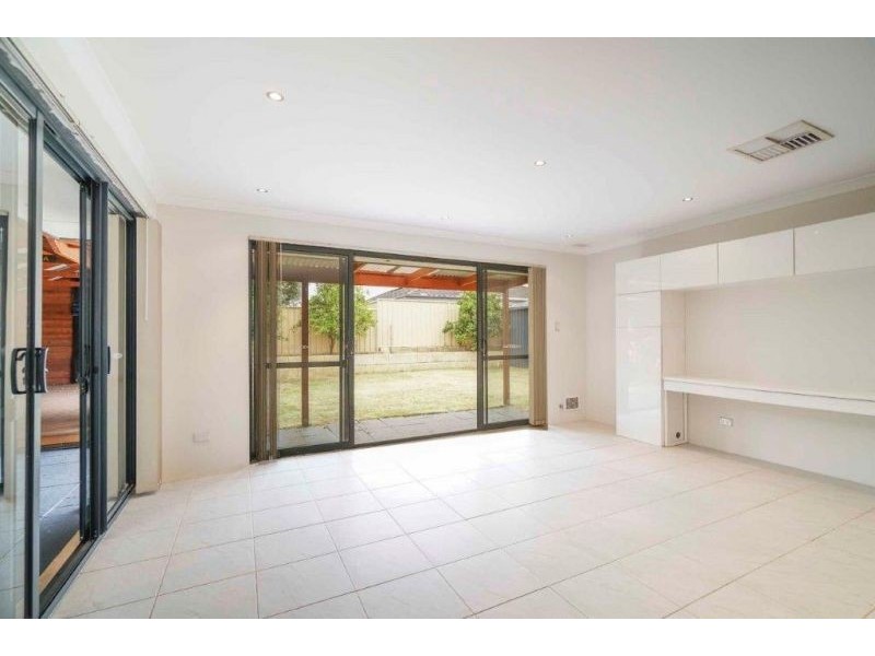 21 Vinciullo Way, Sinagra WA 6065