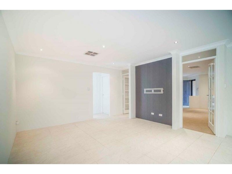 21 Vinciullo Way, Sinagra WA 6065