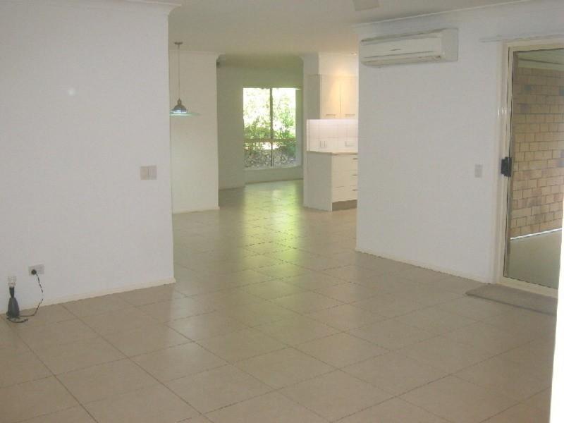 17 Mirrigan Ct, Petrie QLD 4502