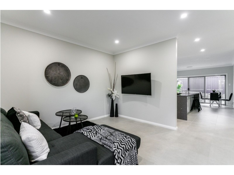 1 Blenheim Place, St Clair NSW 2759