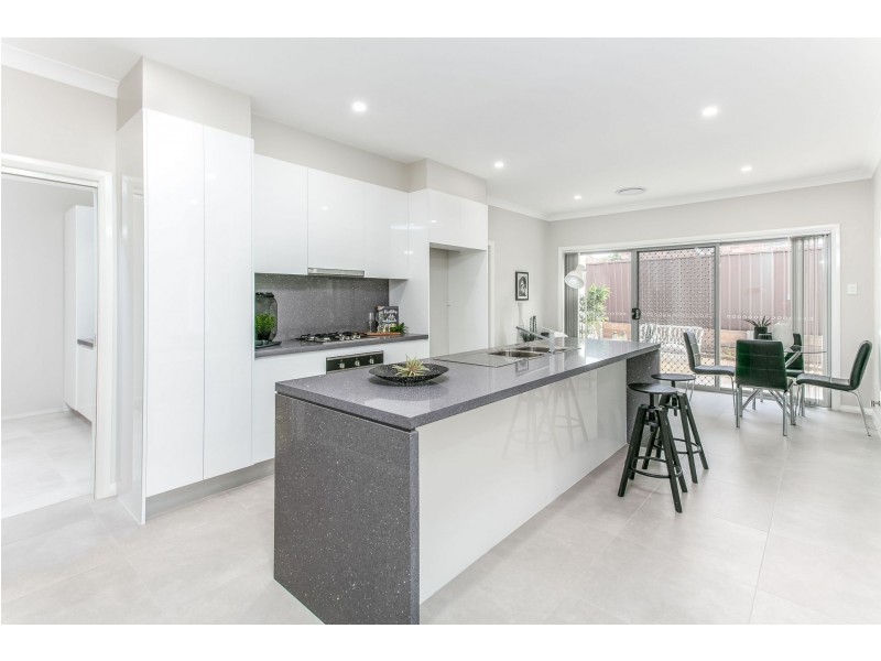 1 Blenheim Place, St Clair NSW 2759