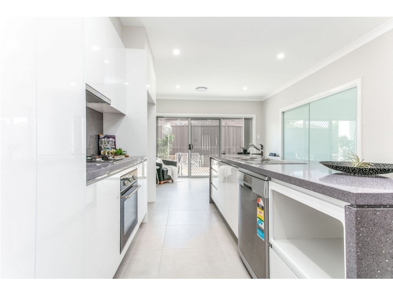 1 Blenheim Place, St Clair NSW 2759