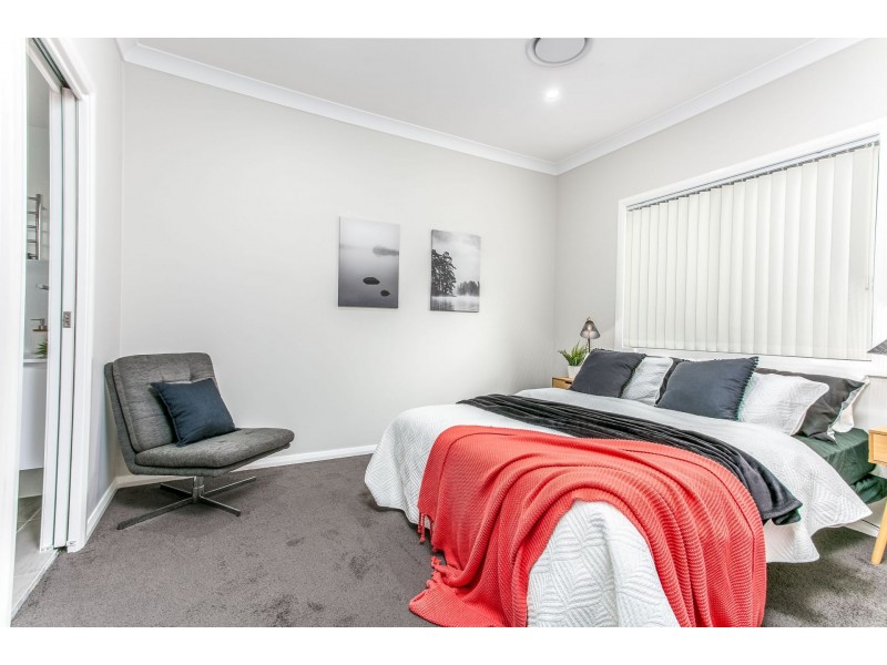 1 Blenheim Place, St Clair NSW 2759