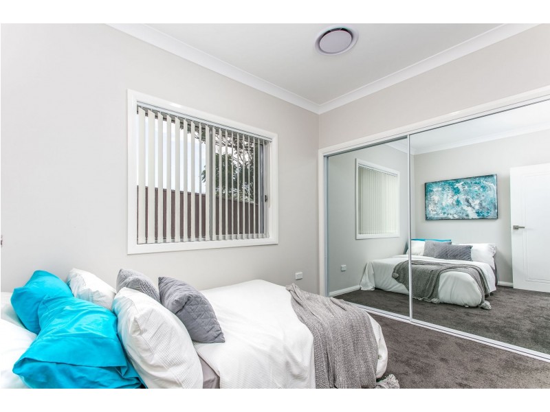 1 Blenheim Place, St Clair NSW 2759