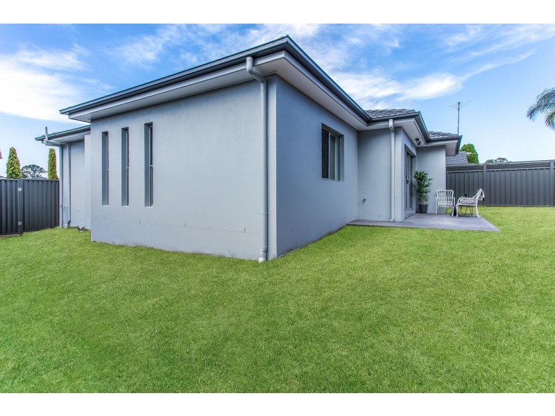 1 Blenheim Place, St Clair NSW 2759