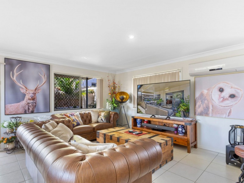 2 Riviera Crescent, North Lakes QLD 4509