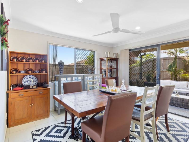 2 Riviera Crescent, North Lakes QLD 4509