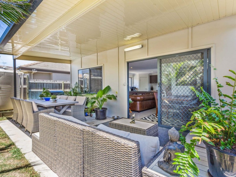 2 Riviera Crescent, North Lakes QLD 4509