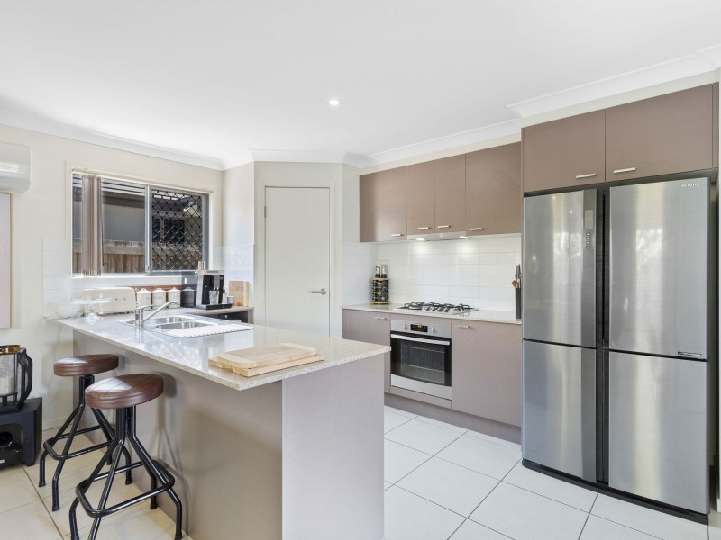 2 Riviera Crescent, North Lakes QLD 4509