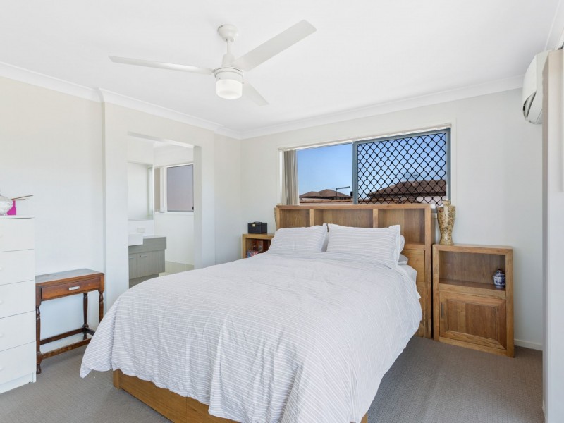 2 Riviera Crescent, North Lakes QLD 4509