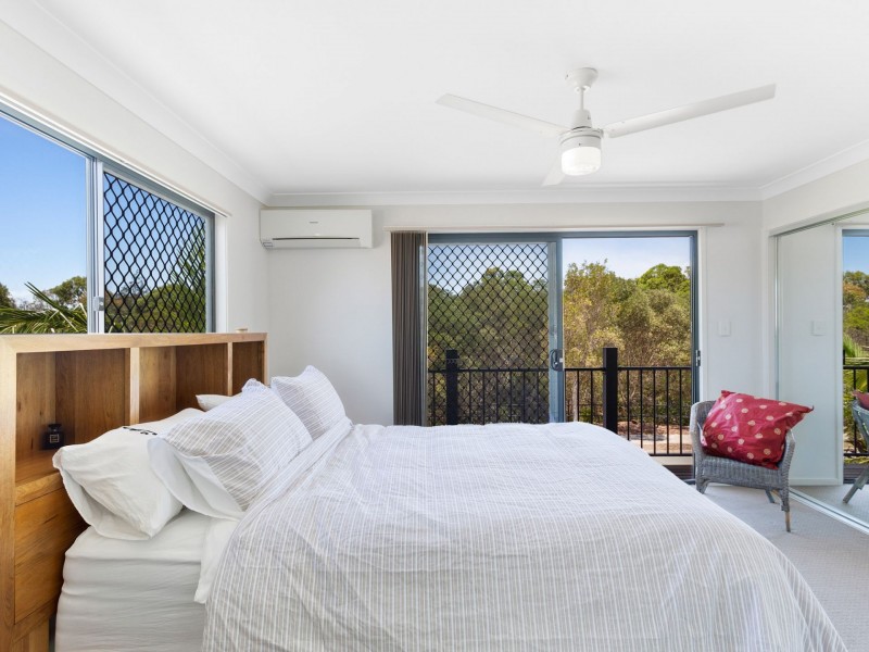 2 Riviera Crescent, North Lakes QLD 4509