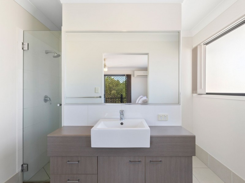 2 Riviera Crescent, North Lakes QLD 4509