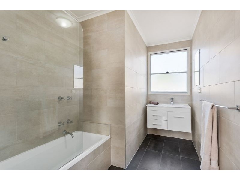 24 Poplar Street, Frankston North VIC 3200