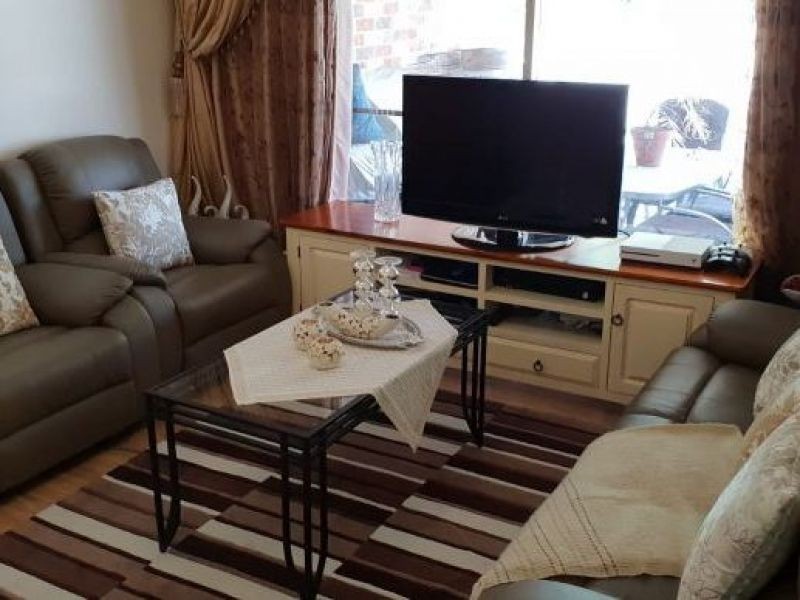 16 Illowra Parkway, Primbee NSW 2502